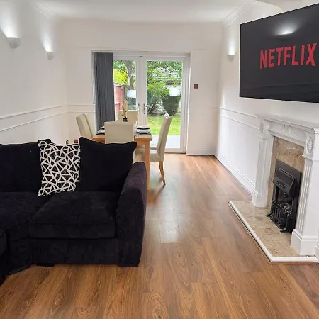 A Stylish & Cosy Home From Home! Сasa de vacaciones *
